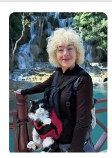 Mia Kercher traveling with her cat Cleo